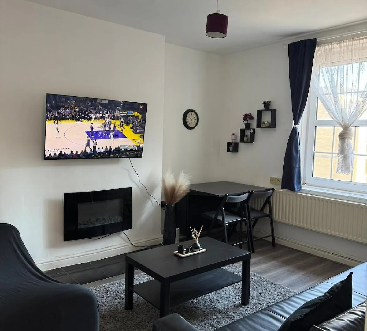 Modern Flat Overlooking Shoreditch London